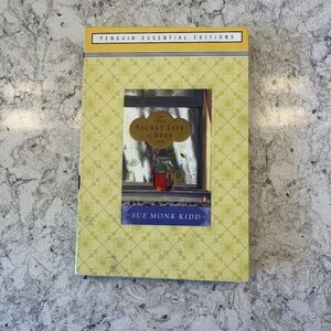 Paperback -‎ The Secret Life of Bees -